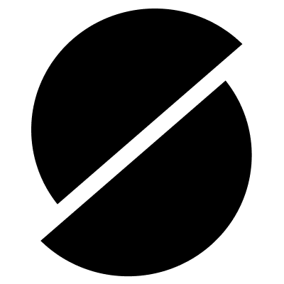 Soon Architecture - Un simple dessin au trait noir et blanc d'une abeille dotée de deux ailes, de six pattes, d'antennes et d'un corps rayé. Ce design minimaliste, inspiré du dessin animé, est parfait pour un rendu professionnel ou pour représenter le style de l'agence créative Soon Architecture.